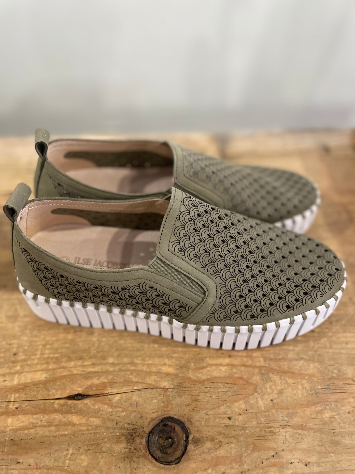 Ilse Jacobsen Tulip 141 elastic platform shoe