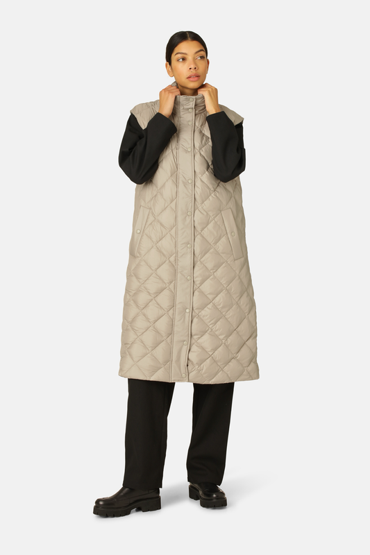 Ilse Jacobsen Long down vest Walk 03