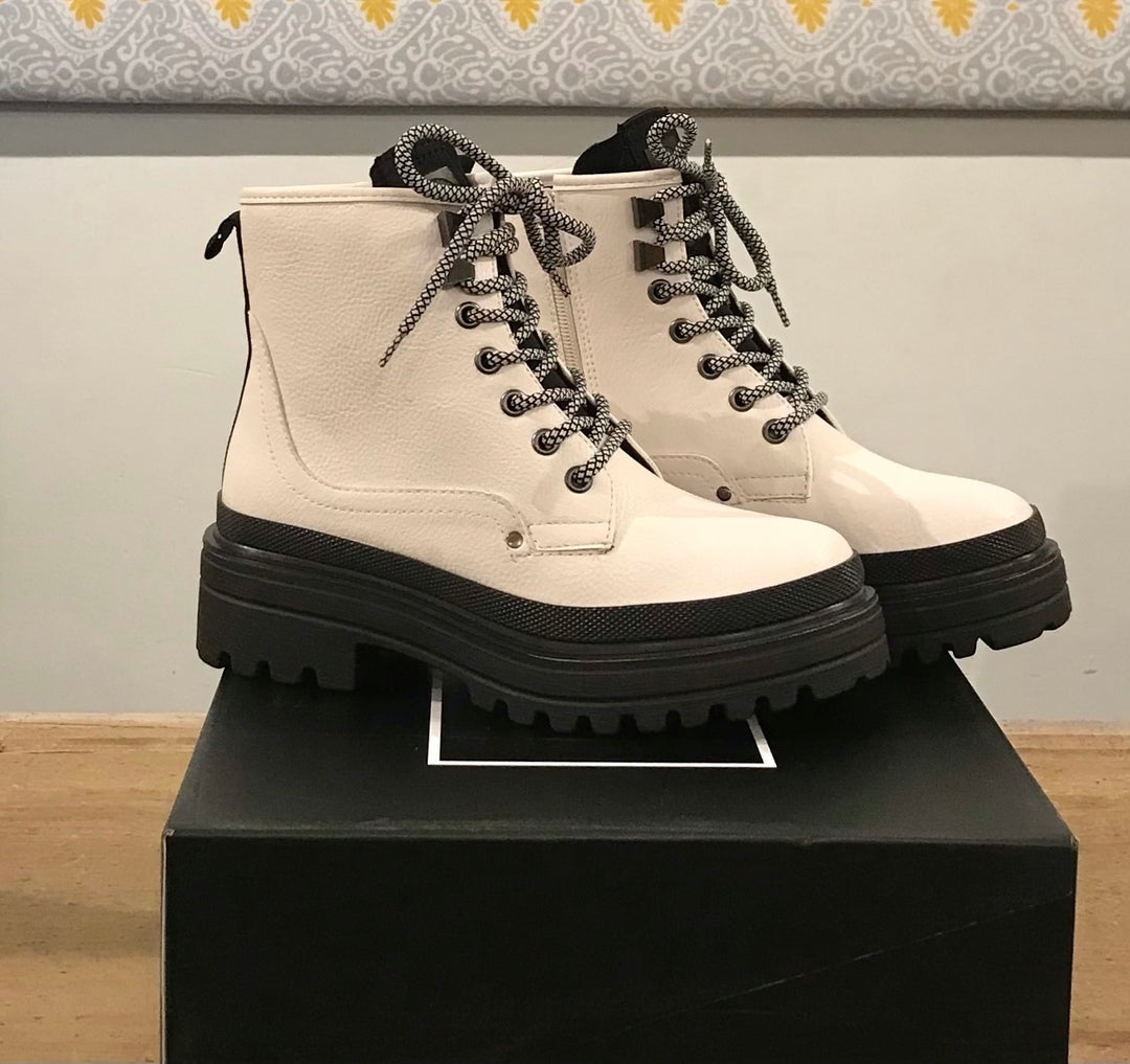 ShuShop Ymelda lace up docs