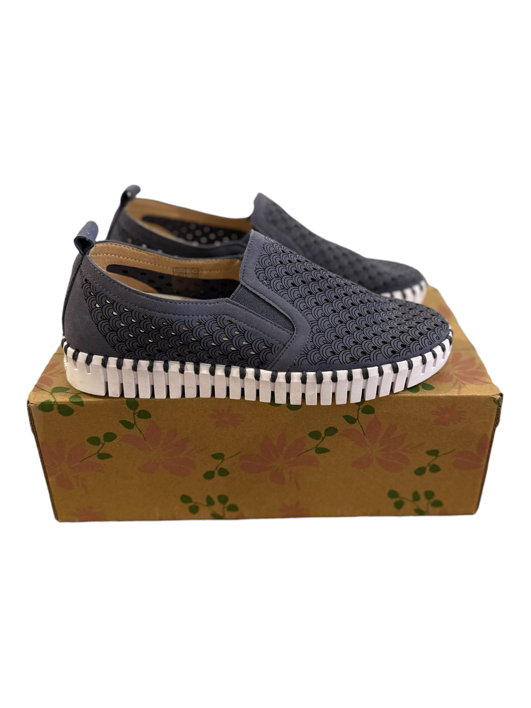 Ilse tulip 140WOM perforated slip on