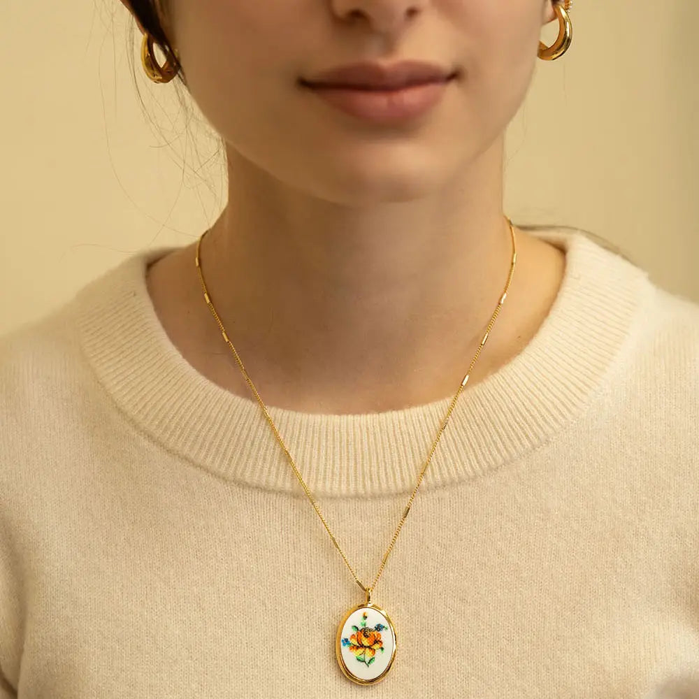Amano Needlepoint Flower Vintage Cameo Necklace