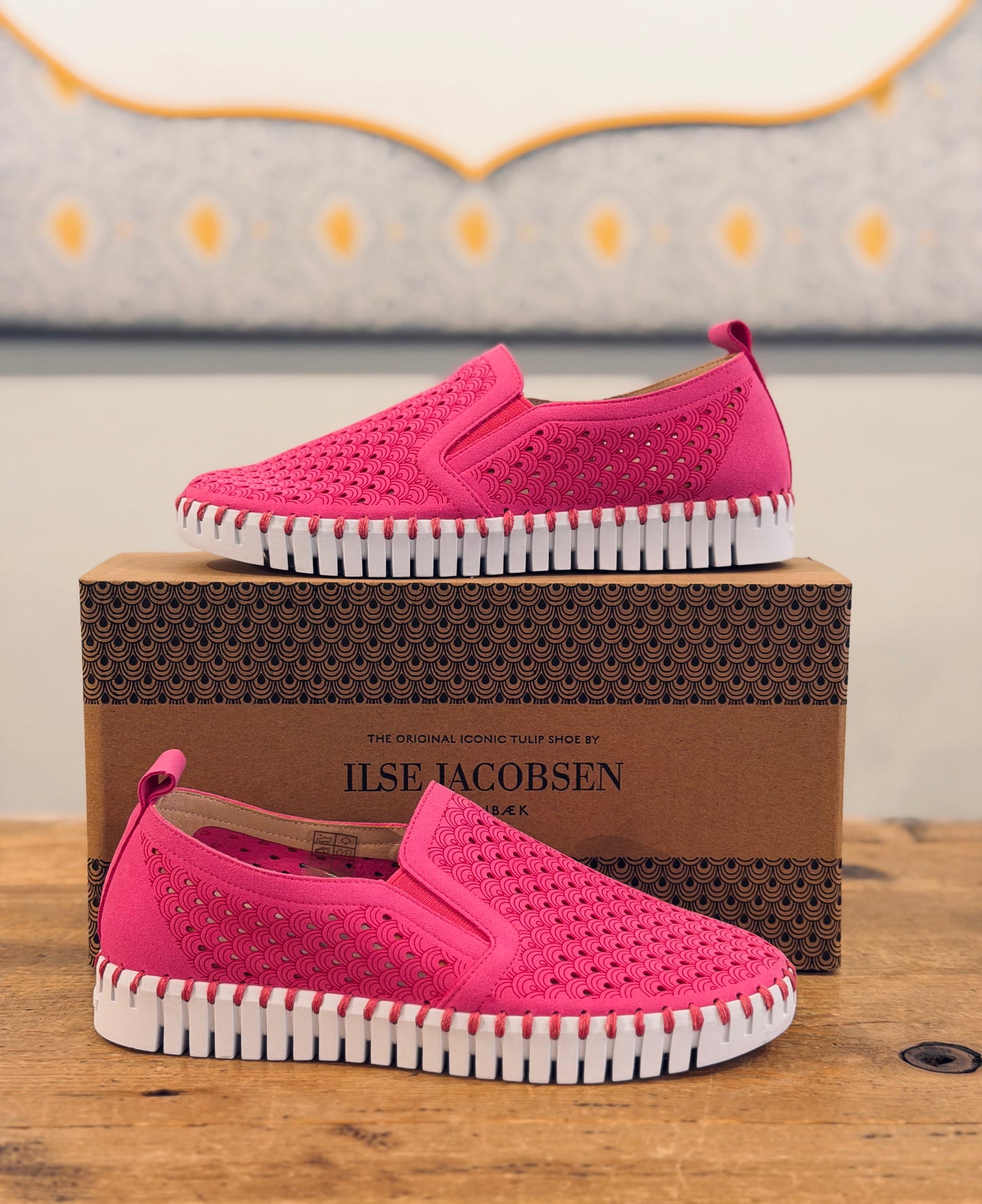 Ilse Jacobesen tulip 140WOM perf slip on