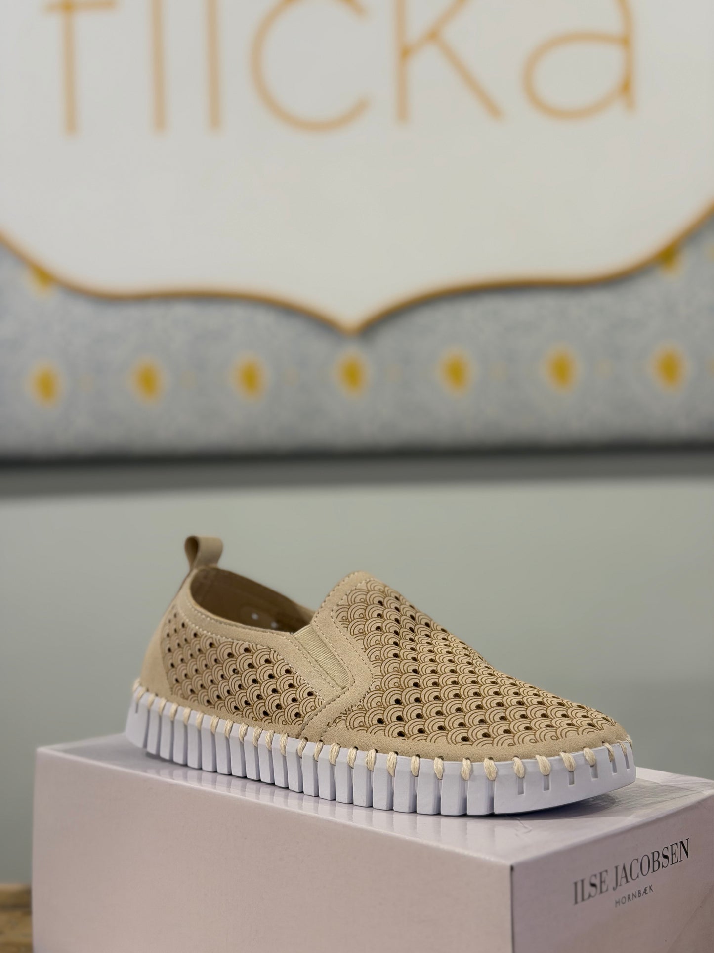 Ilse Jacobsen tulip 140WOM flat perf slip on