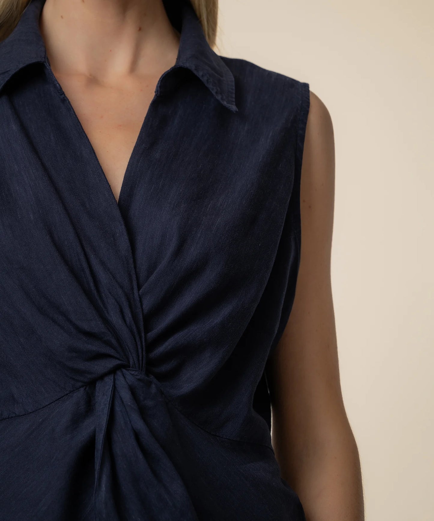 Kut from the Kloth Sara Twist Linen Top